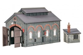 Single Road Engine Shed & Hut Plastic Kit OO Scale